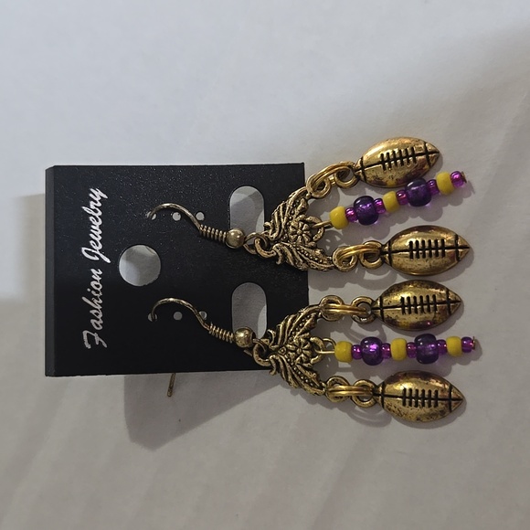 HANDMADE NFL MINNESOTA VIKINGS EARRINGS, PEN, AND KEYCHAIN - Picture 4 of 5